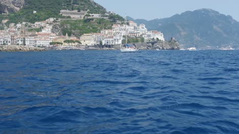 sorrento, italia costa de amalfi- vista desde el barco