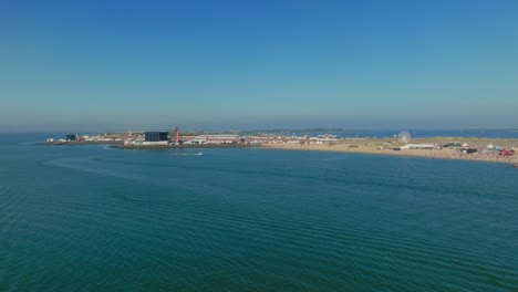 vista general de la zona del festival de conciertos en el mar en los países bajos