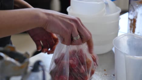 preparación de fresas congeladas