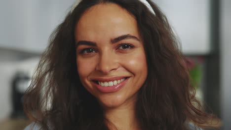 retrato de una mujer sonriente