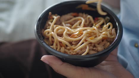 close up of a bowl of noodles with chicken and vegetables