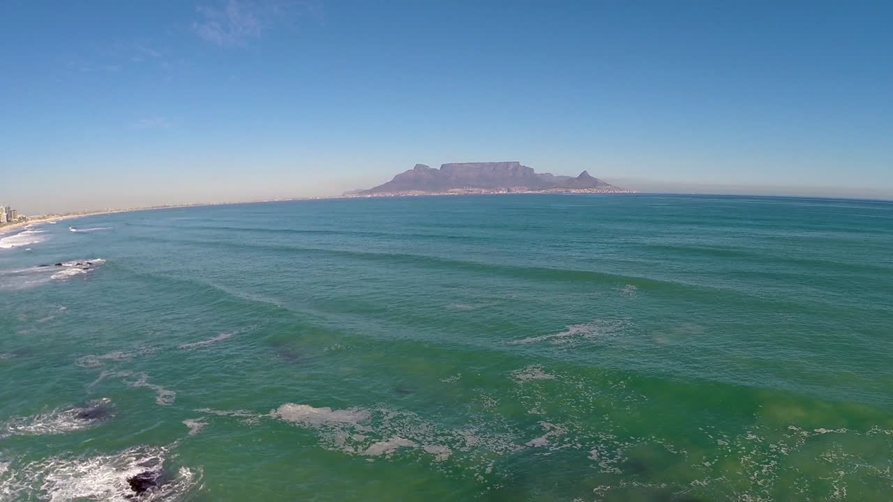 테이블 베이 건너편의 테이블 마운틴