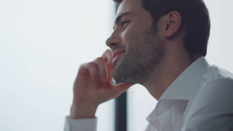 Businessman-working-on-laptop-in-office.-Male-manager-looking-on-laptop-screen