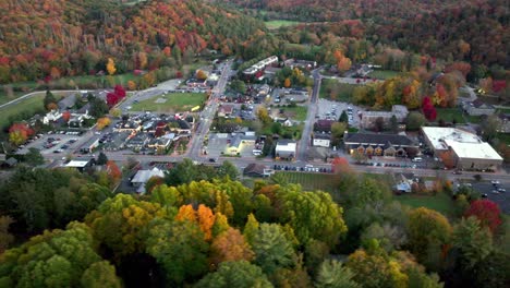 Luftorbit-Banner-Elk-NC,-North-Carolina-Im-Herbst