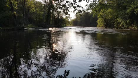 Río-En-Wisconsin-Durante-El-Horario-De-Verano