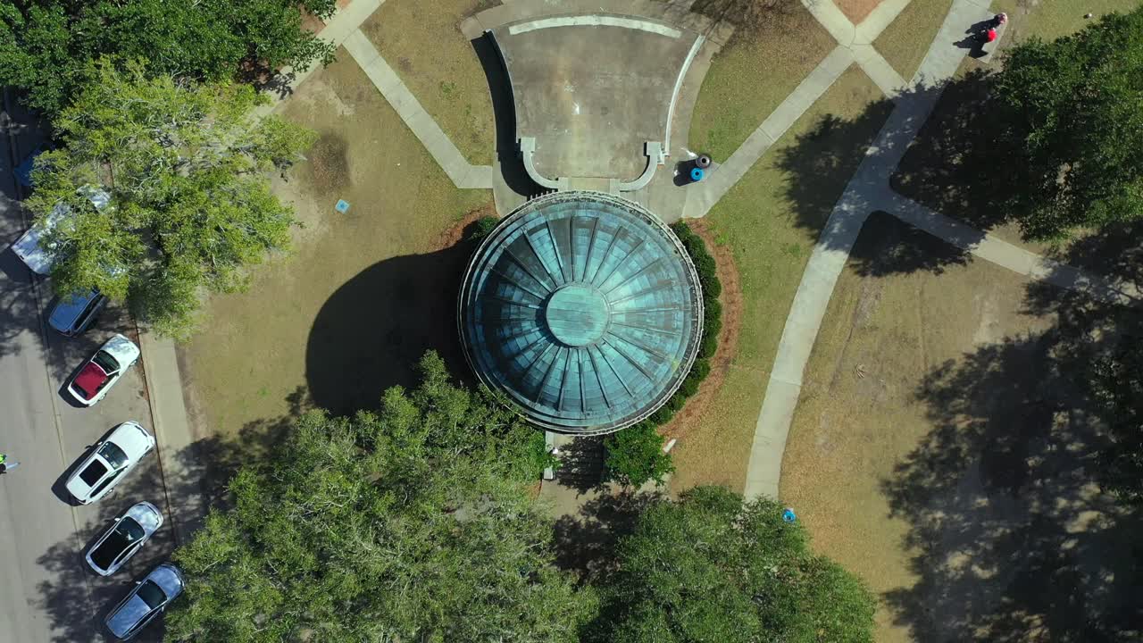 vista aérea de un coliseo en el parque de la ciudad en nueva orleans
