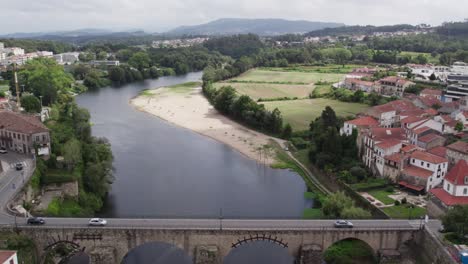 Barcelos's-medieval-bridge-over-Cávado-river,-Portugal-view---aerial