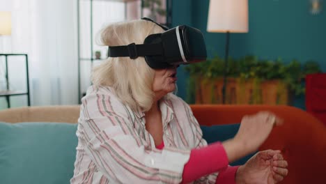 가상 현실 vr 앱 헤드 헬을 사용하여 시레이션 3d 360 비디오 게임을 온라인에서 플레이합니다.