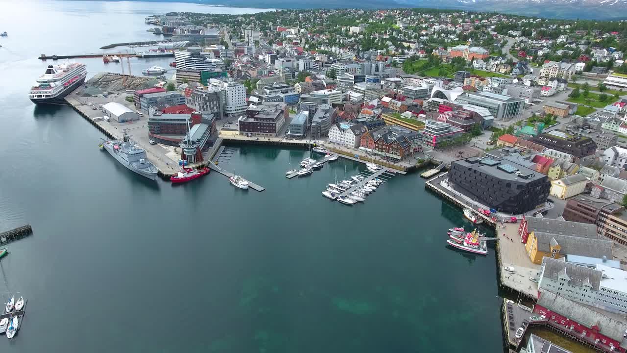 노르웨이의 트롬소 (tromso) 는 인구 5만 명이 넘는 세계에서 가장 북쪽에 있는 도시로 여겨진다.