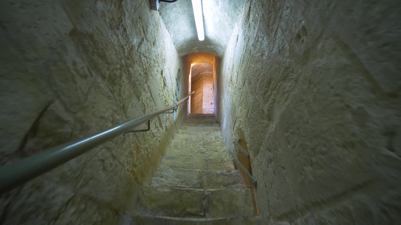 subiendo las escaleras en el techo de la tumba de samuel, jerusalén, israel #013