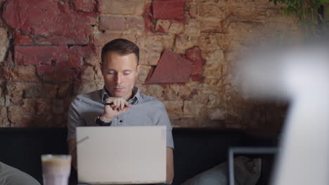 Thoughtful-serious-young-man-student-writer-sit-at-home-office-desk-with-laptop-thinking-of-inspiration-search-problem-solution-ideas-lost-in-thoughts-concept-dreaming-looking-away