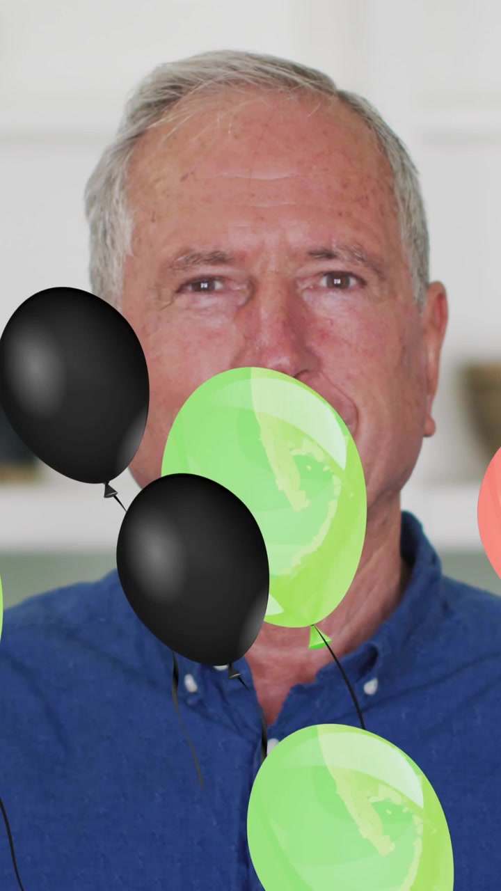 Animación de globos sobre un hombre caucásico mayor y feliz.