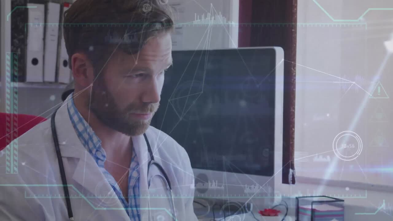 animación del procesamiento de datos sobre un médico caucásico hablando