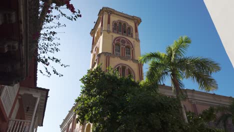 Tower-of-the-educational-building-Cartagena-University,-Colombia,-tilt-up-reveal