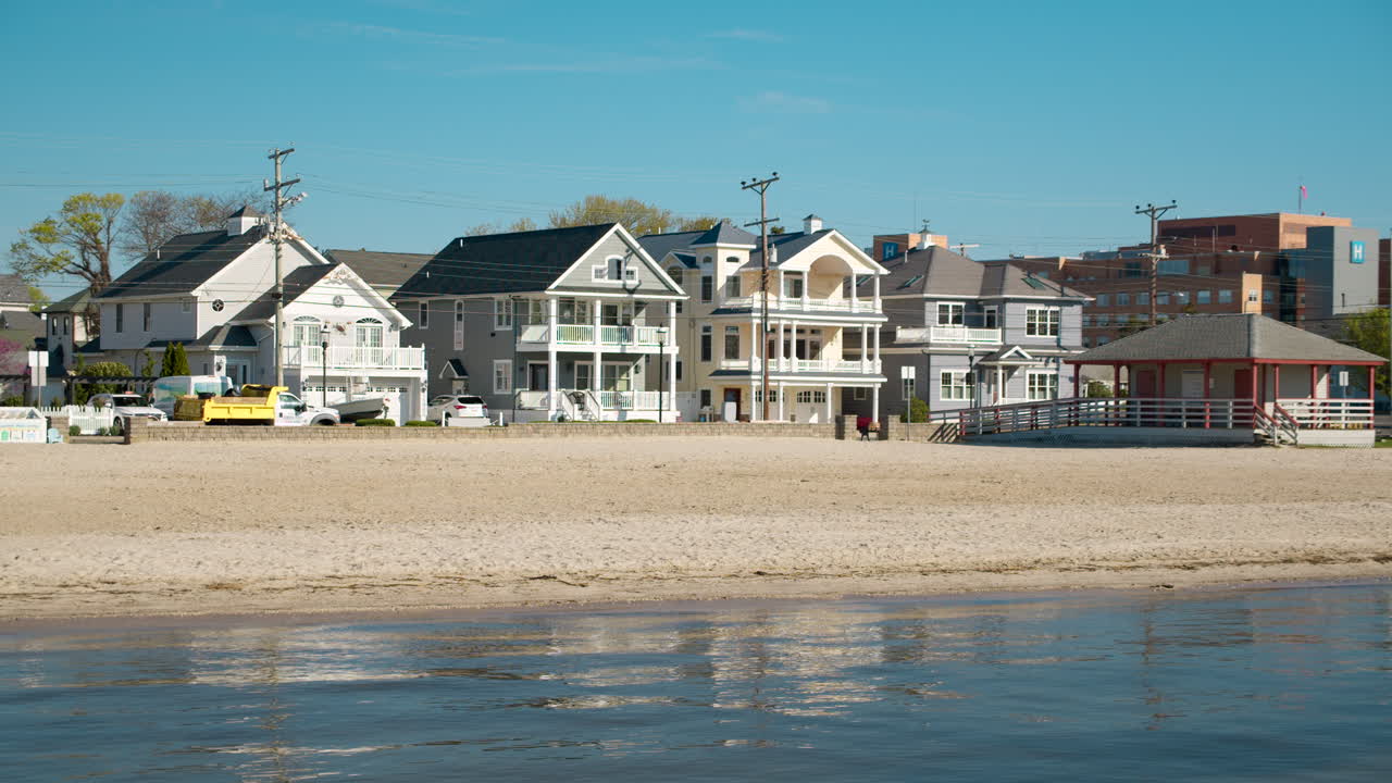 Jersey Shore strandhuse på en klar morgen