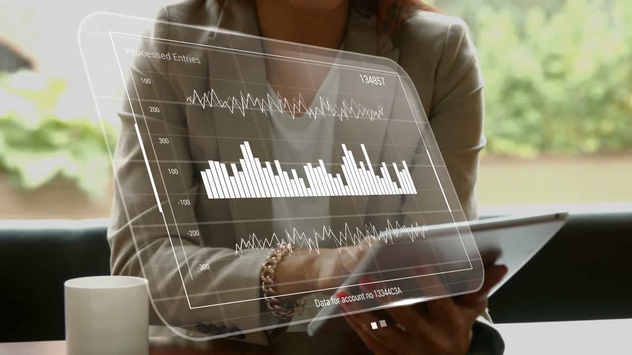 animación de datos en la pantalla sobre una mujer de negocios caucásica con una tableta