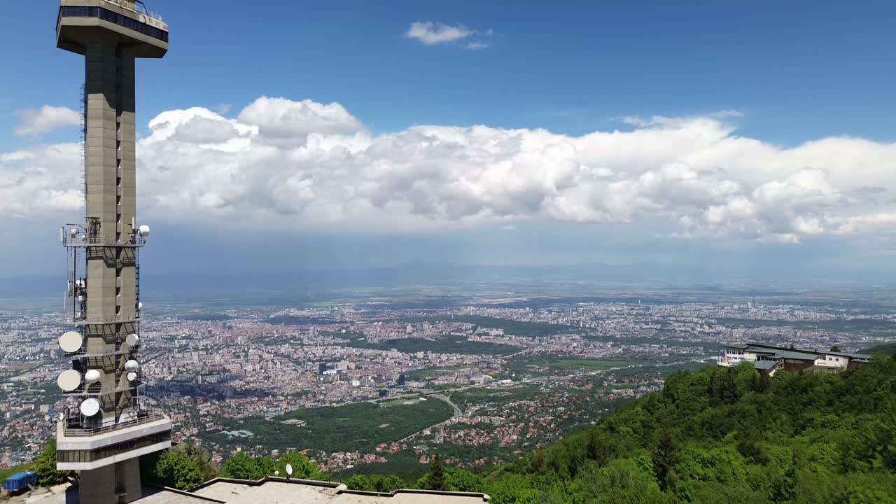 소피아, 불가리아, tv 타워, 비토샤 산의 높은 산에서 찍은,  은 구름과 함께 은 은 날