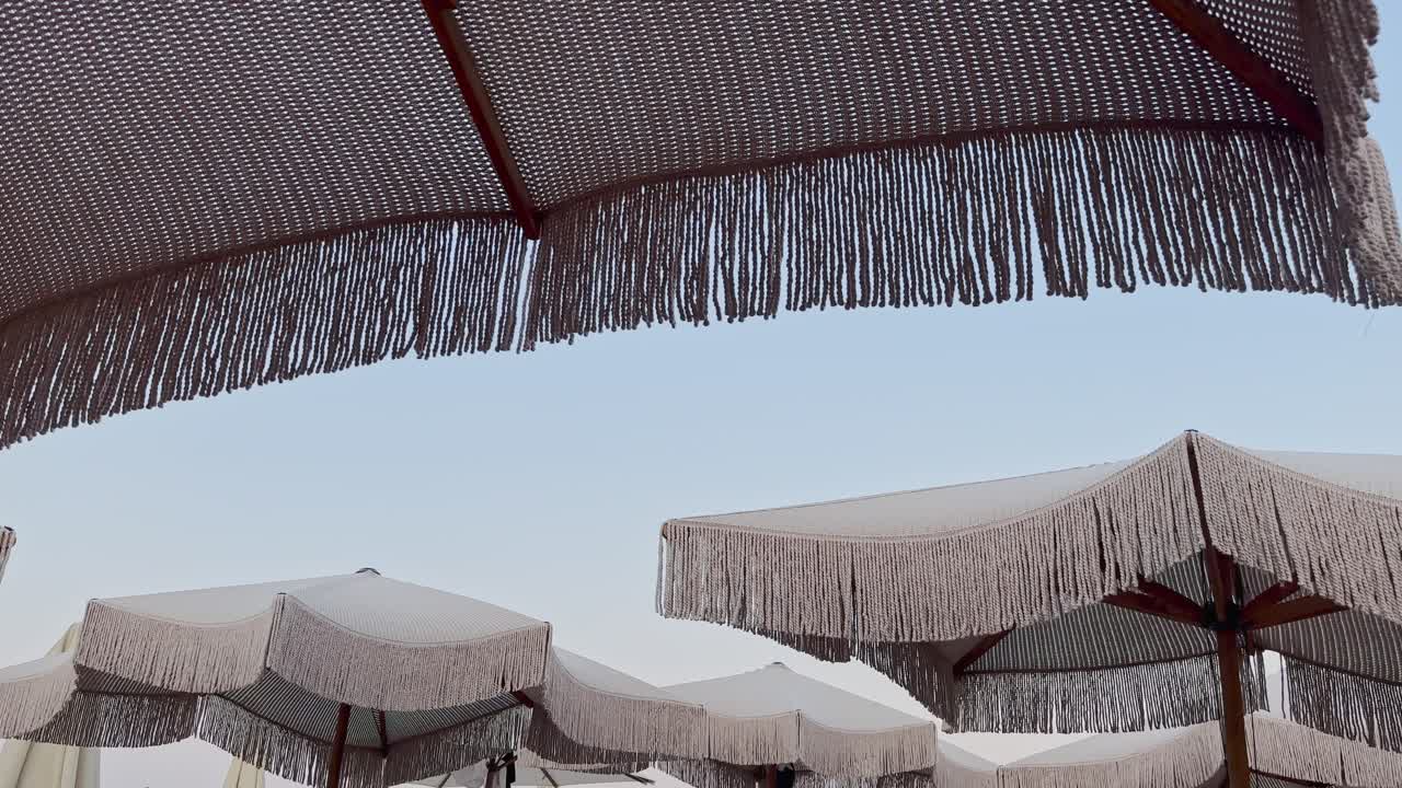 그리스 할키디키 반도의 청정 파란 발 해변