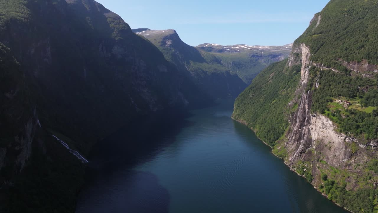 increíble vista aérea sobre las siete hermanas y la cascada de los frailes