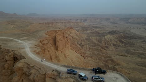 Drone-Disparó-Aventura-Extrema-Y-Expedición-De-Viaje-En-El-Desierto-De-Arena