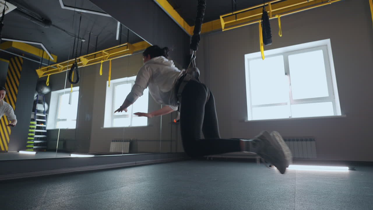 좋은 신체 모양과 신체 상태 운동을위한 현대적인 체력 체계, 서스펜션 시스템