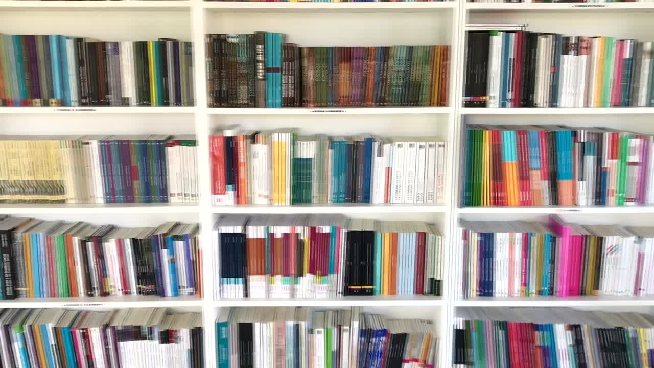 biblioteca universitaria moderna