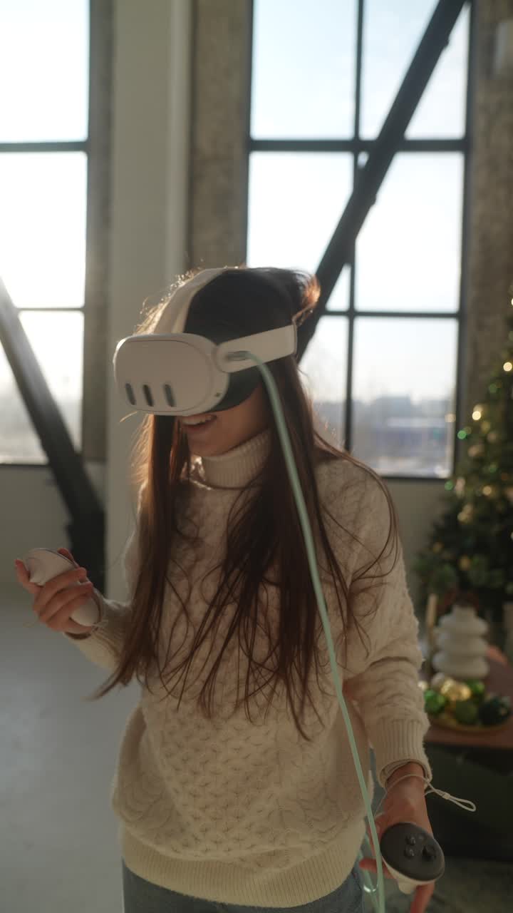 mujer disfrutando de la experiencia vr en un loft moderno