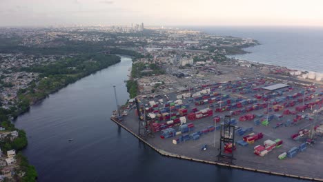 canal del puerto comercial y centro logístico de haina