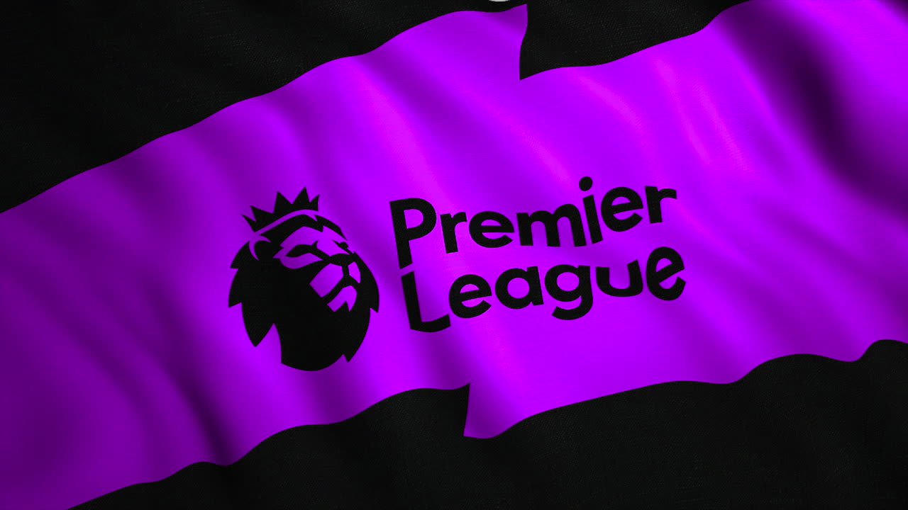 el logotipo de la premier league en un estandarte púrpura