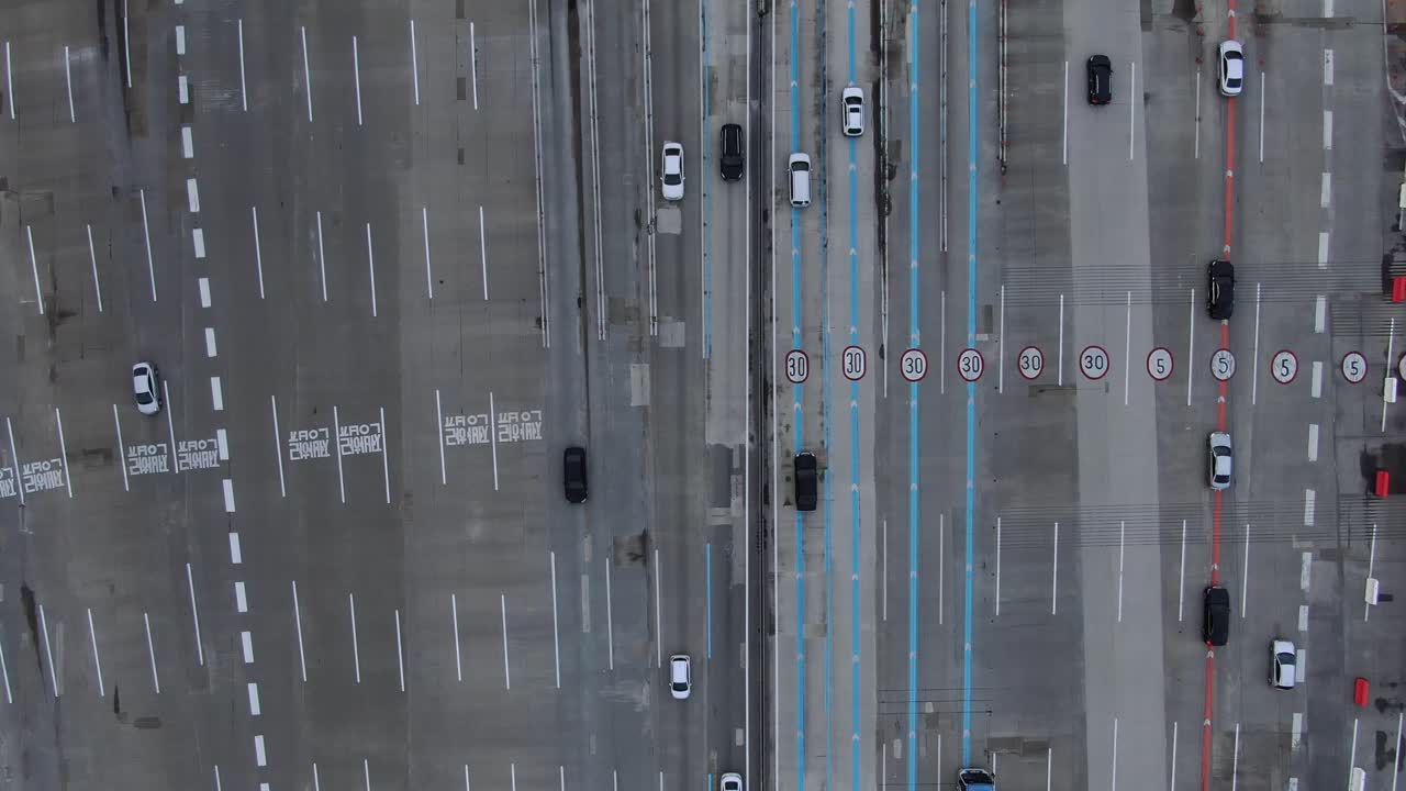 하늘에서 본 붐비는 고속도로