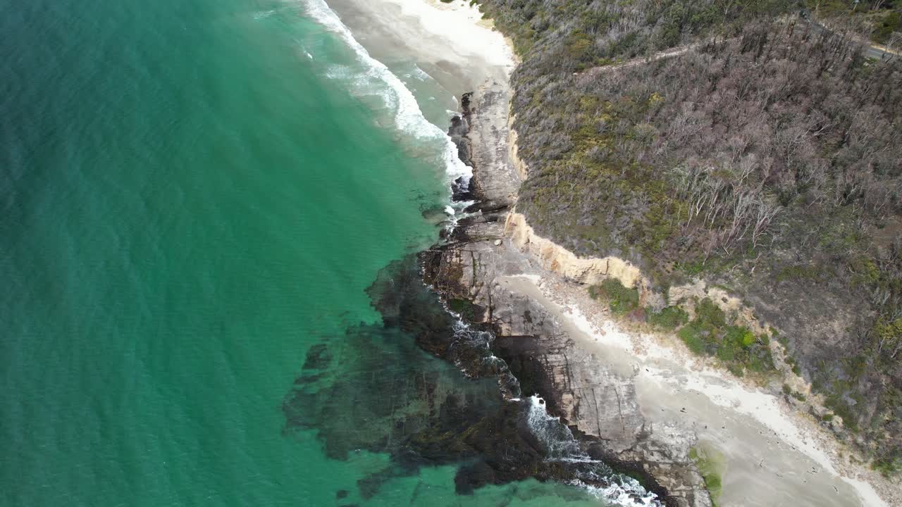 Rocky Shore Of Pirates Bay Beach In Eaglehawk Neck, Tasmania, Australia - Drone Shot