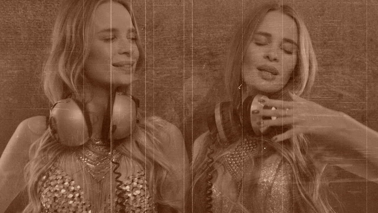 bailarinas gemelas idénticas con efectos de película envejecidos