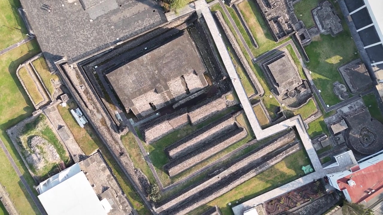 Scatto rotante di una piramide azteca a Città del Messico