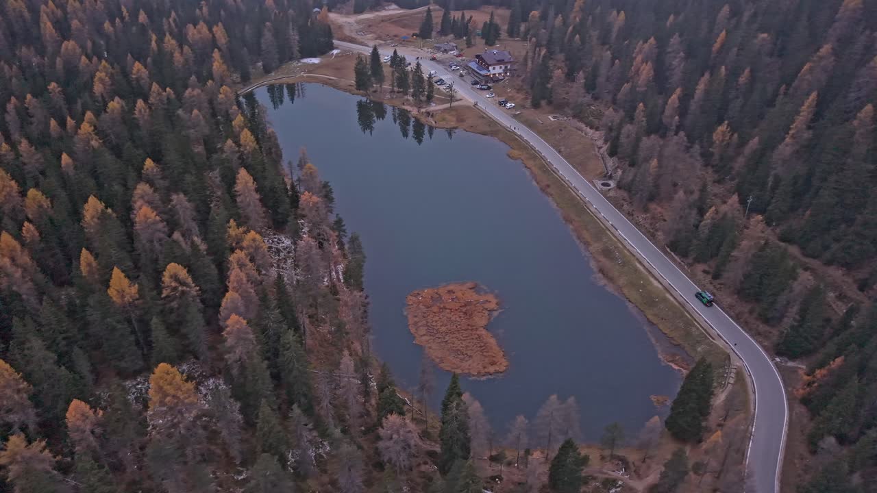 Parco Nazionale Tre Cime di Lavaredo in autunno, vista aerea, Italia