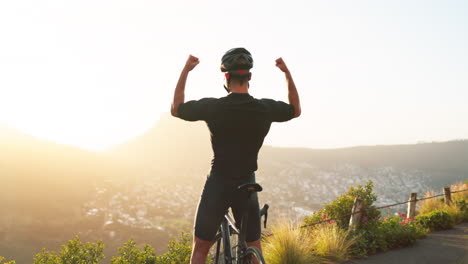 bicicleta, libertad y motivación con un ciclista hombre