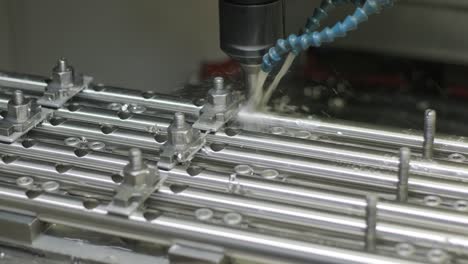 corte de tuberías de acero inoxidable, la sierra de banda para corte industrial de la tubería de metal inoxidable y el uso de la calefacción del refrigerante. la herramienta industrial.