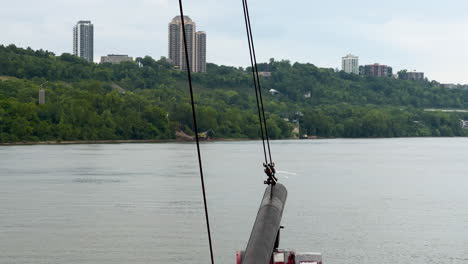 Crucero-Por-El-Río-Ohio-En-El-Centro-De-Cincinnati-En-Ohio,-Estados-Unidos