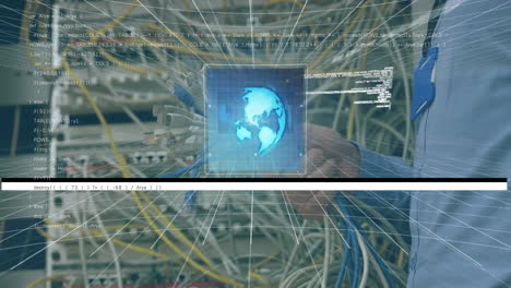 Animation-Von-Diagrammen,-Globus-Und-Datenverarbeitung-über-Einem-Kaukasischen-Männlichen-Arbeiter-Im-Serverraum