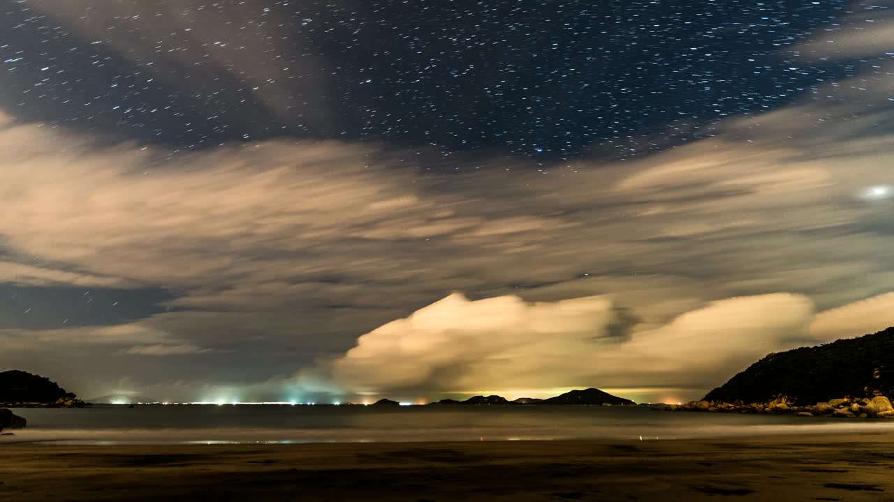 Hong Kong Meteor Shower Timelapse
