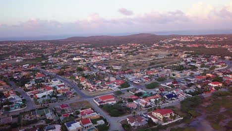 Carreteras-Y-Casas-En-El-Extremo-Noreste-De-La-Isla-De-Aruba