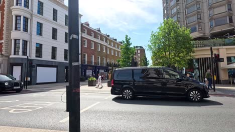 vehicles and pedestrians on a bustling london street