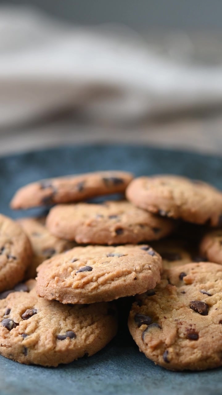 Baked chocolate chip cookies