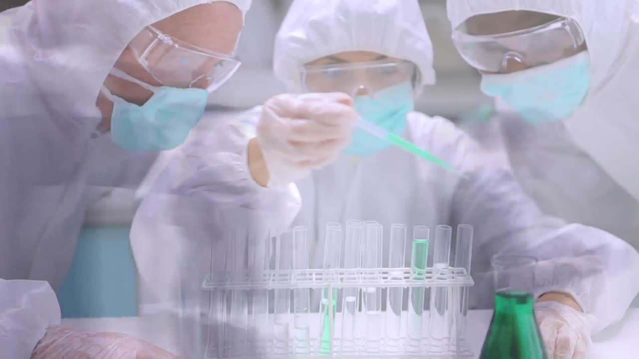 길거리에서 사람들을 피 ⁇ 으로  ⁇ 는 세 명의 과학자의 애니메이션입니다.