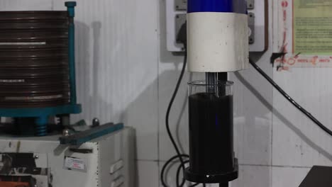 primer concepto de seguridad, compactación del suelo para carreteras de grava, seguimiento del trabajo de tierra, se mide la resistencia del perfil de la carretera
