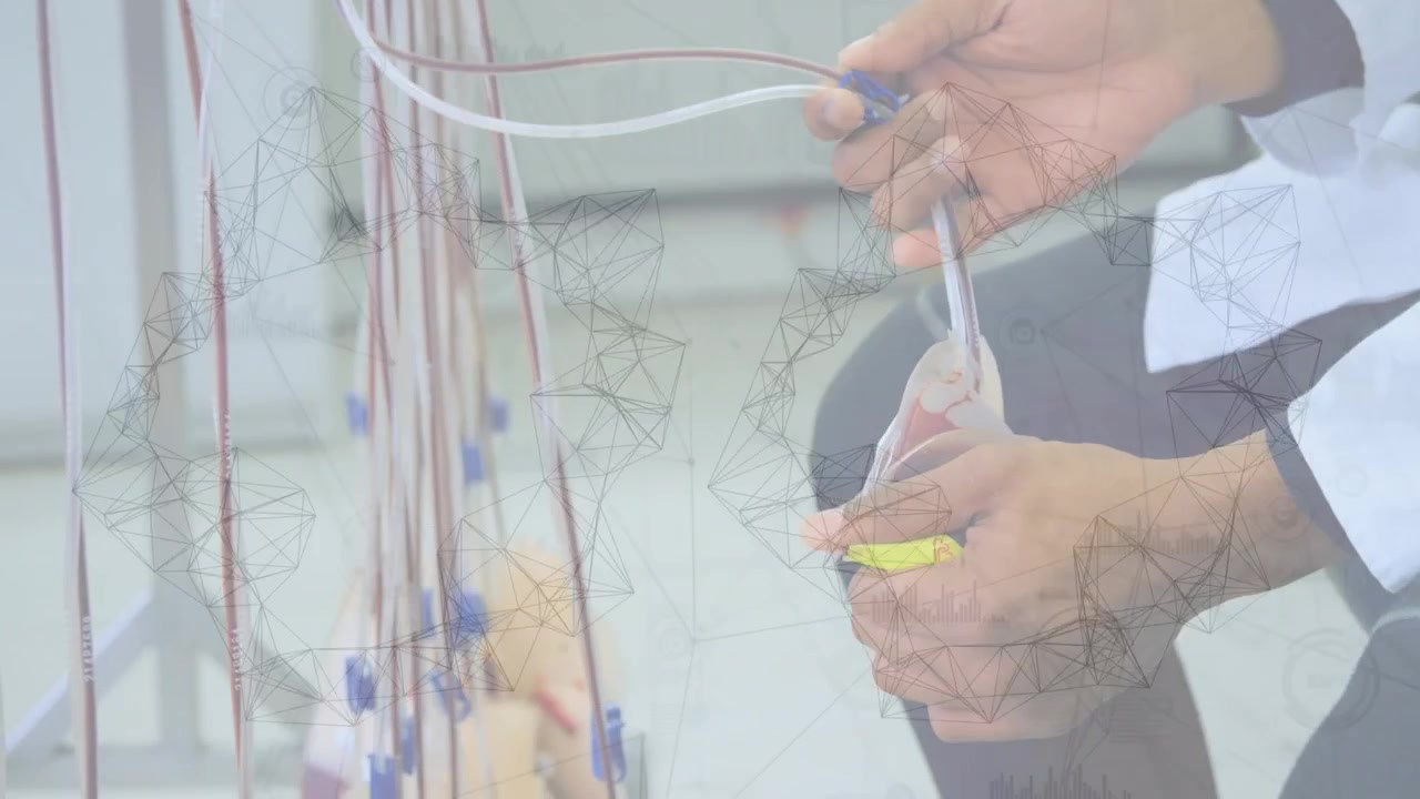 Animazione di rete di connessioni sulle mani di un medico caucasico e flebo