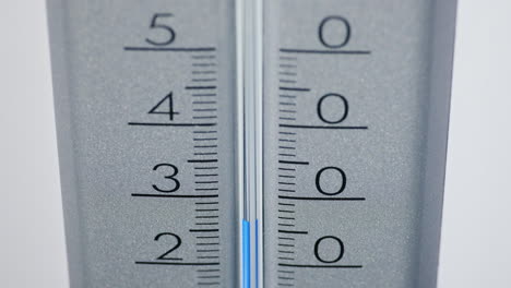 the thermometer scale where readings change