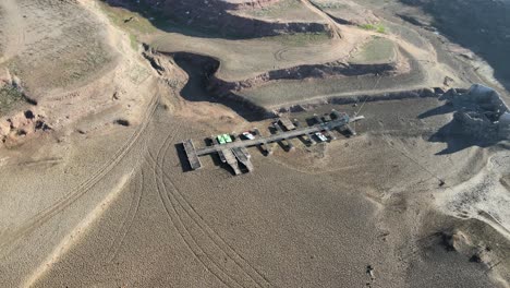 el pantano de sau está sin agua debido a los problemas de extrema sequedad y falta de lluvia.