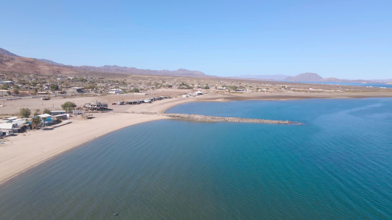 Pemandangan udara Bahía de los Ángeles.