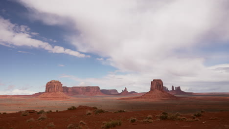 Panoramic-view-of-the-rock-formations-of-Monument-Valley-Utah,-USA-vast-desert-landscape