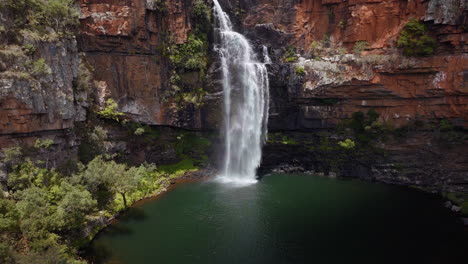 Sudáfrica-Cascada-Dron-Aéreo-Berlín-Cataratas-Lisboa-Sabie-Cinemático-Maravilloso-Pacífico-Cascadas-Nelsprit-Johannesburgo-Mbombela-Más-Escénico-Cinemático-Primavera-Verdor-Lozano-Pacífico-Lento-Hacia-Atrás